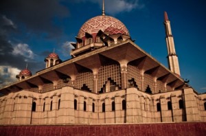 The-Putra-Mosque-in-Putrajaya-Malaysia