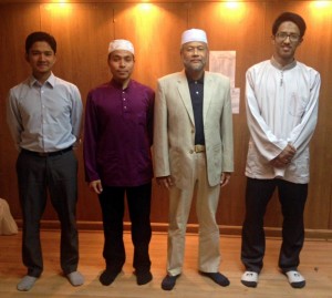 Dari kiri : Nuaim Bin Nasir, ketua ISMA Hayyu Sabie, Faiz Lee Bin Johan Lee, ketua Exco Aktivisme ISMA Mesir, YM TYT Ku Jaafar Bin Ku Shaari dan Amirul Bin Azmi, ketua ISMA Madinah Nasr 