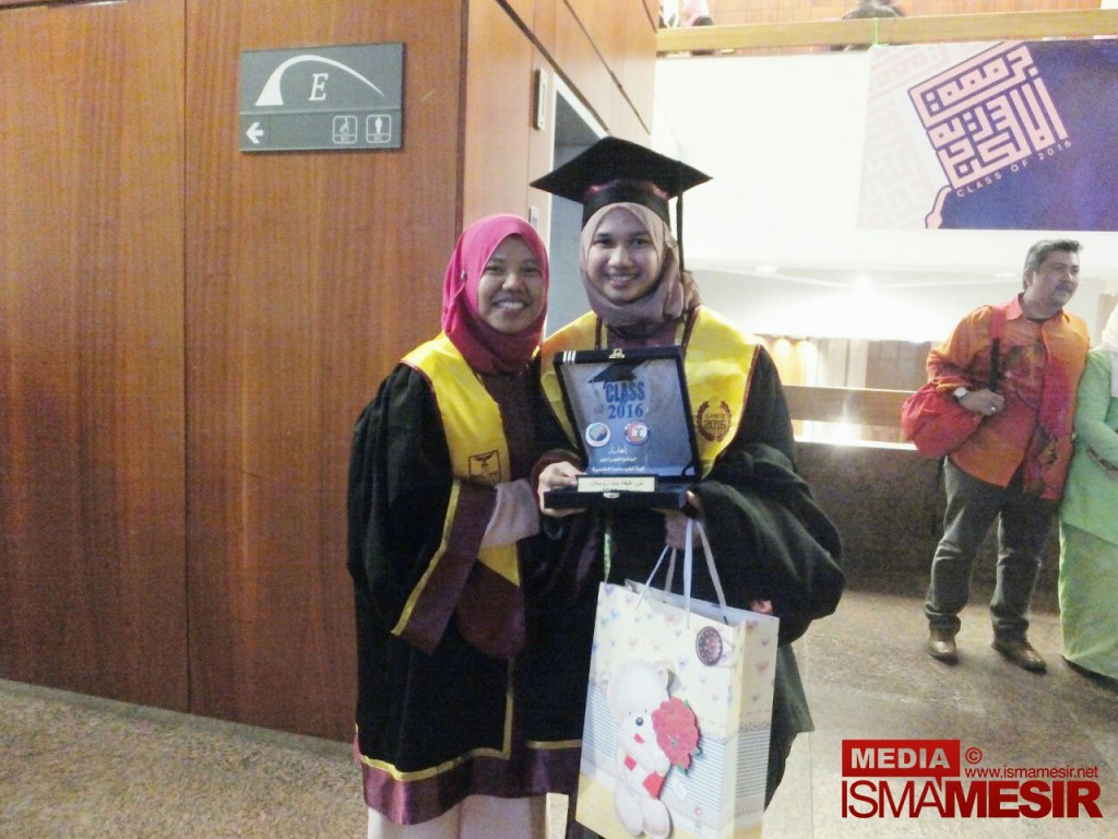 photo4404083693496345141